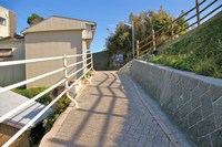 Medium_駐車場から建物まで3　imgp2373